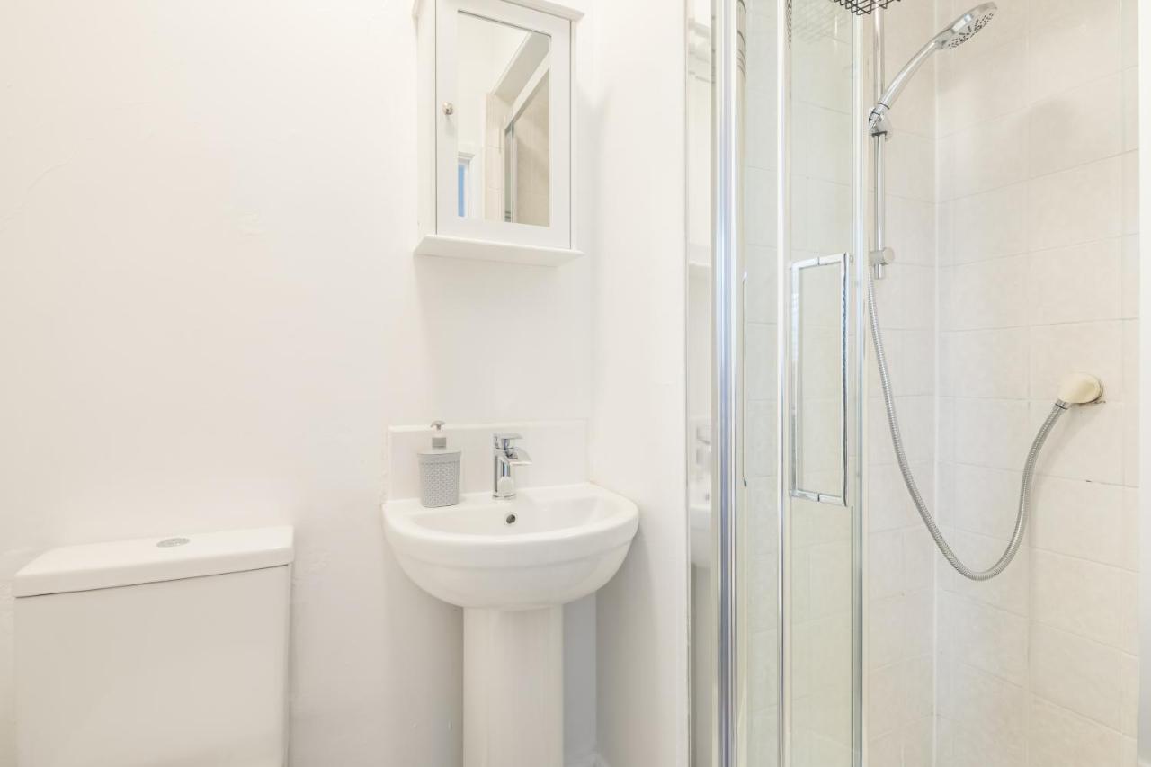 Private Room 4 With Kitchenette By Cb Stays No Minimum Stays CBG Extérieur photo